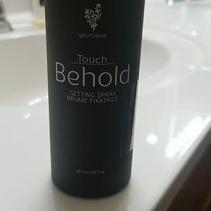 Behold make up setting spray